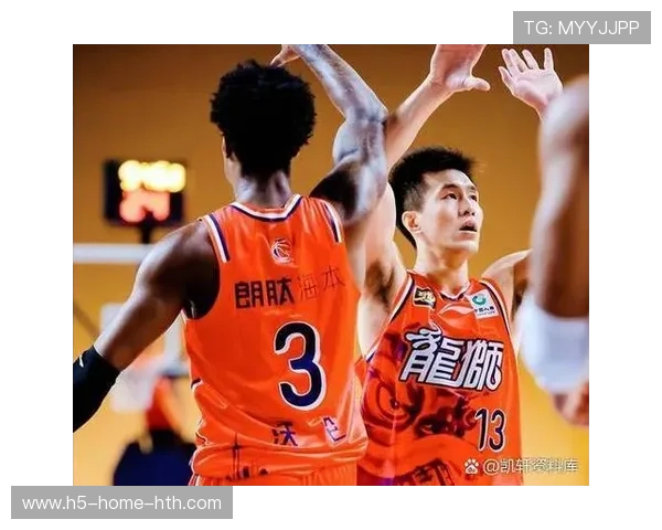 上海久事迎来六连胜，李根与王哲林默契配合