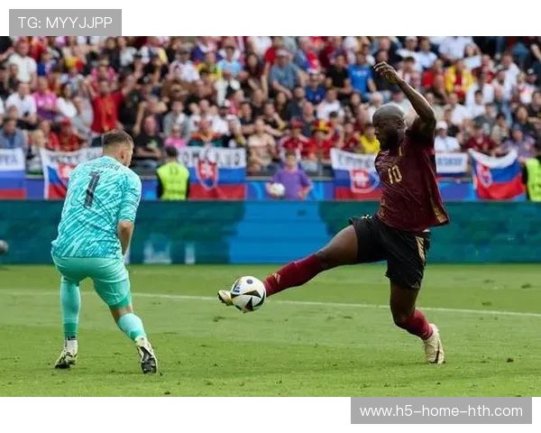 卢卡库强制掉头完成高难度射门，比利时由此再压一步