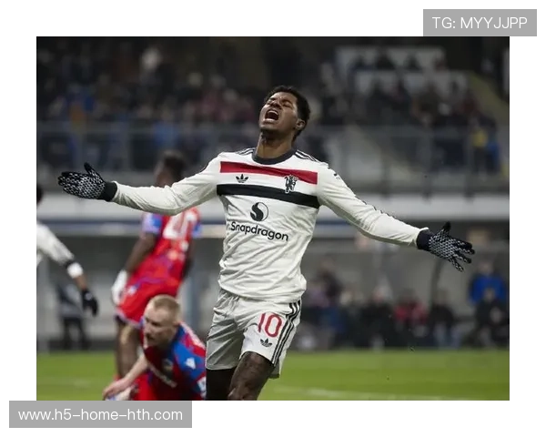 曼联拉什福德中路突入劲射破网