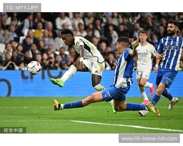 皇马快速倒脚换位，维尼修斯推射空门得分